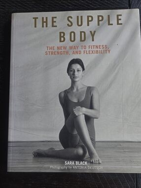 The Supple Body by Sara Black - Fitness & Flexibility Guide (Gray/Black Cover)